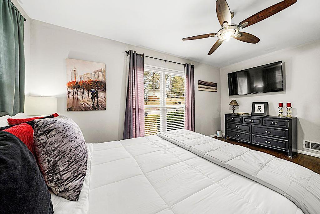 Goodkarma Rentals Refreshed Smyrna Home Near Battery Atl Half Mile To Interstate Atlanta Exterior foto